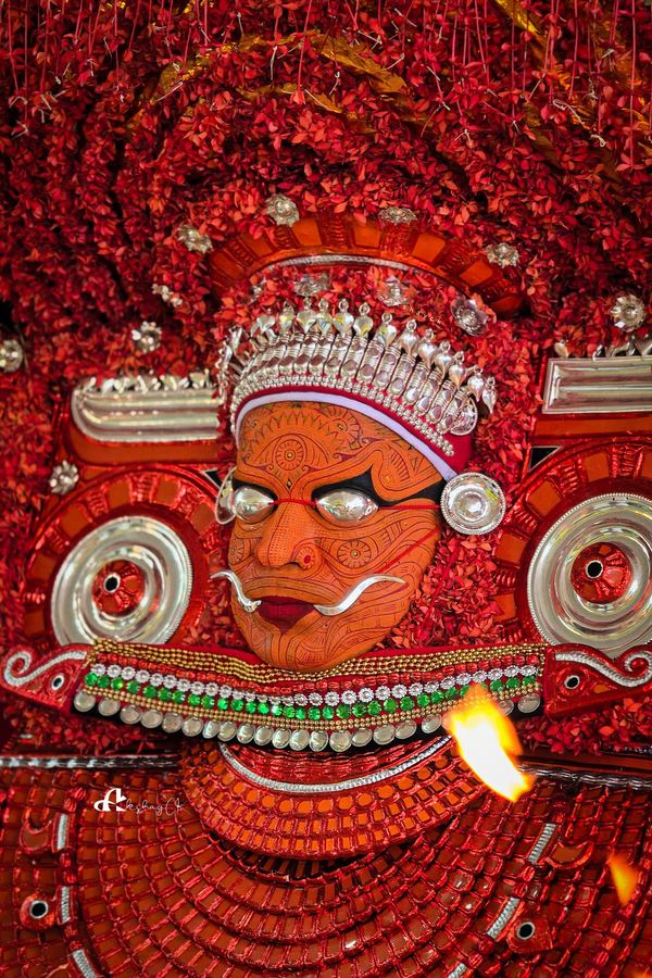 Muchilottu Bhagavathi theyyam with a lit torch
